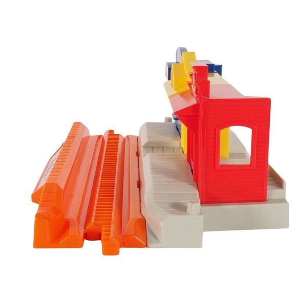 Fisher-Price Little People GeoTrax Train Station Playset 2008 - Picture 2 of 7